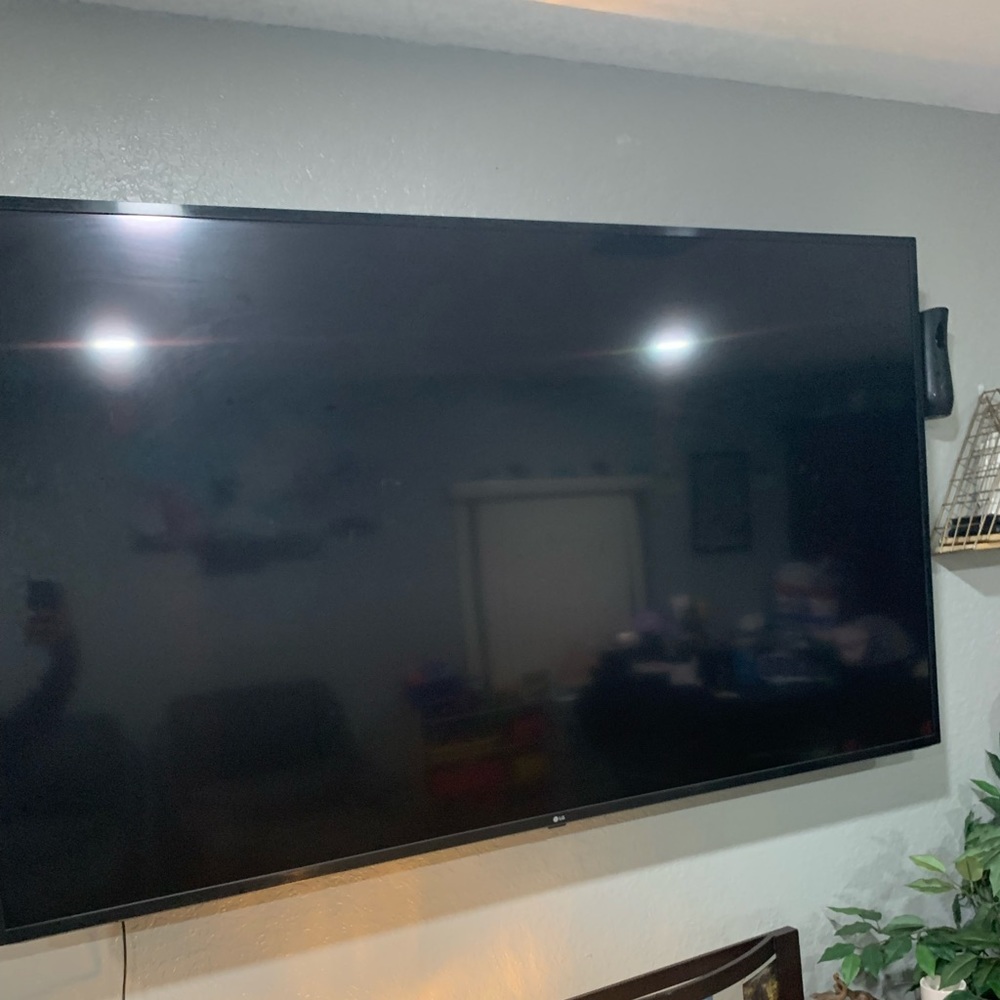 Lg Tv we are moving to a smaller house and this size tv wont be of use to me.